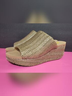 Volatile Woven Metallic Gold Platform Slide Sandals Size 10 (0774)